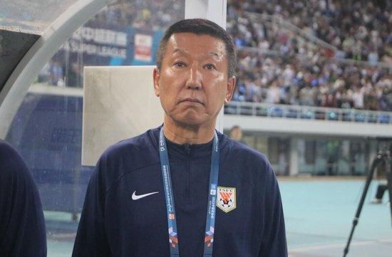 两个人嗟嗟嗟的